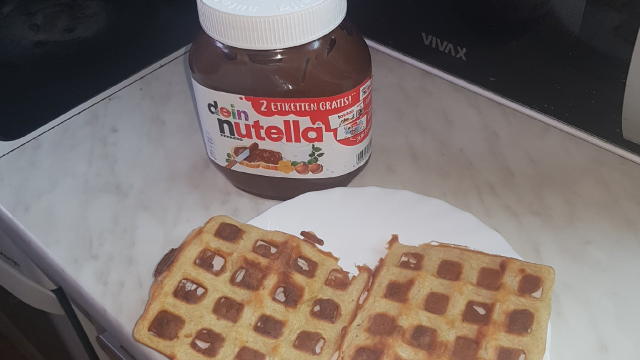 i s nekim namazom , moze i uz sladoled. 😊 Dobar tek.