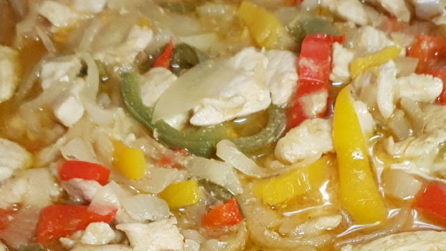 do si no te gusta cojes el curry y lo echas y empiezas a remover una vez echado , lo dejas 5 min más a fuego y luego se apaga y reposar, listo para comer.