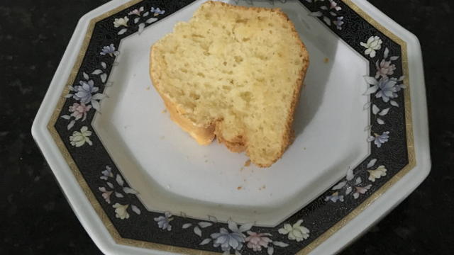  deve ser acrescentado por último e apenas pulsado até se misturar na massa. Assar em forno pré-aquecido a 180 graus por aproximadamente 45 minutos.