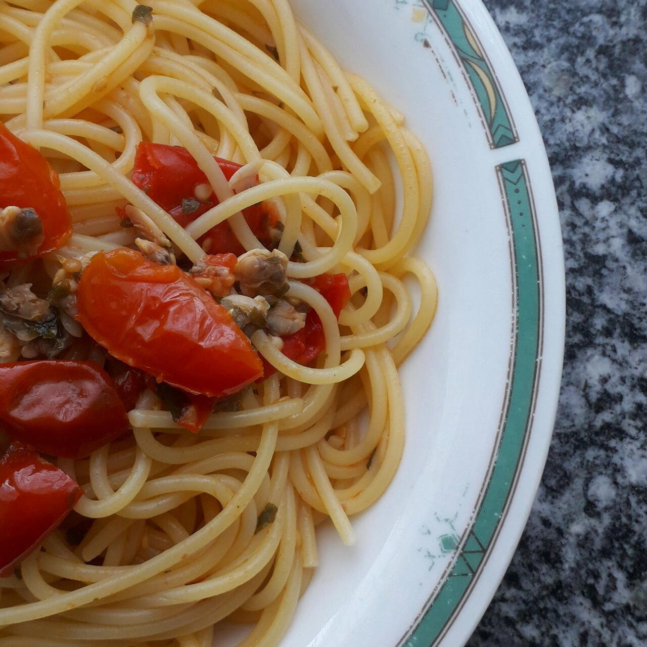 Ricetta di Spaghetti Alle Vongole | Video di Marika | Craftlog