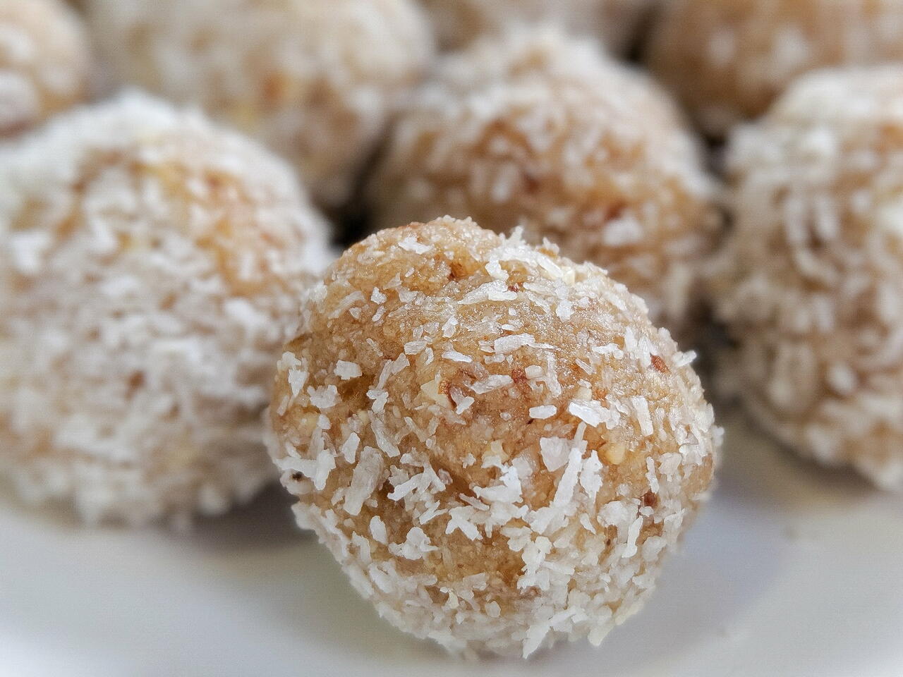 Coconut Energy Bites Recipe | Silvia's Video | Craftlog