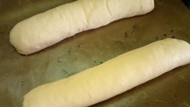 . Накрыть полотенцем и оставить на 15–20 минут. Тогда выпечка будет мягкая, пышная.