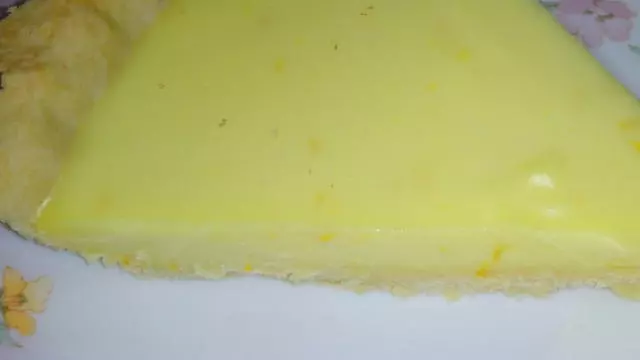 крашать десерт по вкусу.