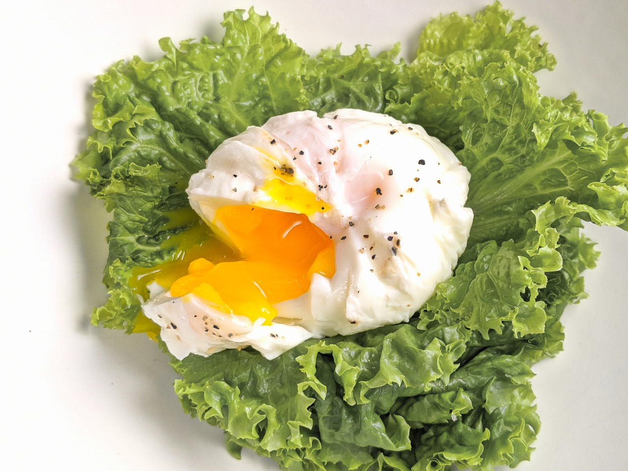 Cling-wrap poached eggs – A Very Foodly Diary