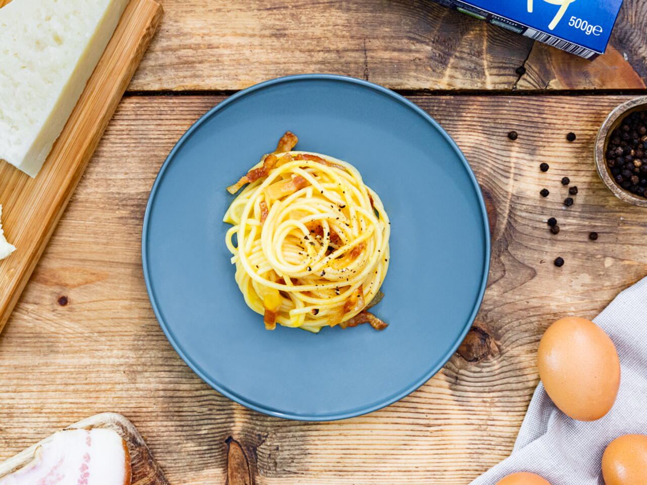 Receta de Espaguetis a la carbonara | Video por Barilla | Craftlog