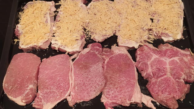 осыпаем сыром.