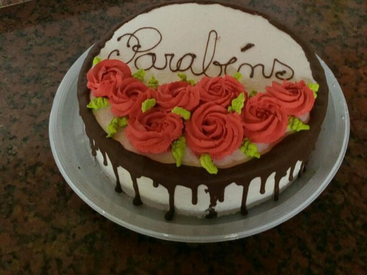 Featured image of post Imagem De Aniversário Com Bolo / Bolo de feliz aniversario com nome de edição, o nome do bolo de aniversário, temos belos quadros de aniversário.