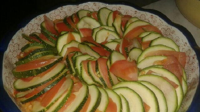 ываем все это фольгой и ставим в духовку 190° на 30 минут, наши овощи должны размякнуть и так же оставить свою форму, снимаем фольгу и оставляем в духовке еще на минут 10