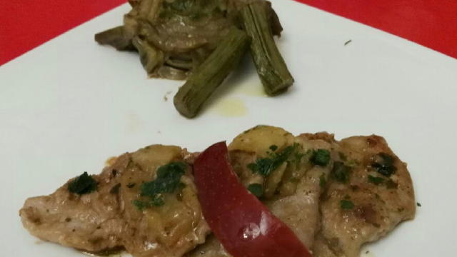 alogno e un filo d olio evo, mettere le fettine a cuocere, un pizzico di sale pepe regina e noce moscata, spruzzare con il marsala