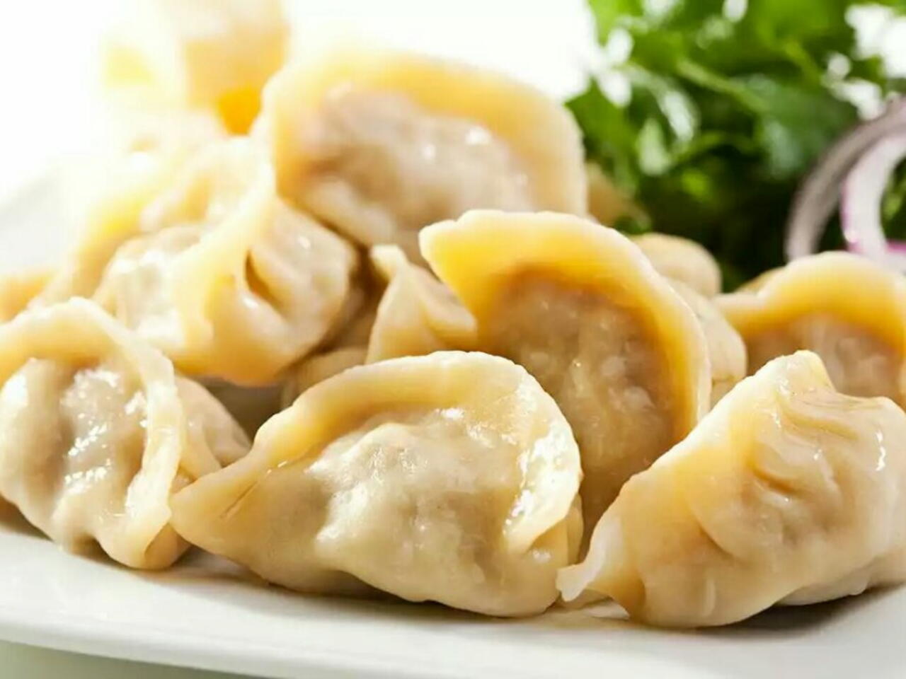 Пельмени рецепт классический. Равиоли Дамплинги. Chinese Jiaozi. Пельмени с редькой. Вареники с картошкой и грибами.