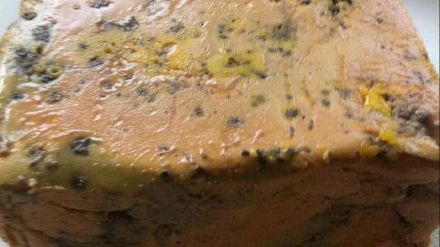 onné votre foie gras de ce mélange. Laisser mariné 1heure dans un plat filmé et au frigo.puis dans une terrine mettre votre foie gras, le cuire au bain Marie.