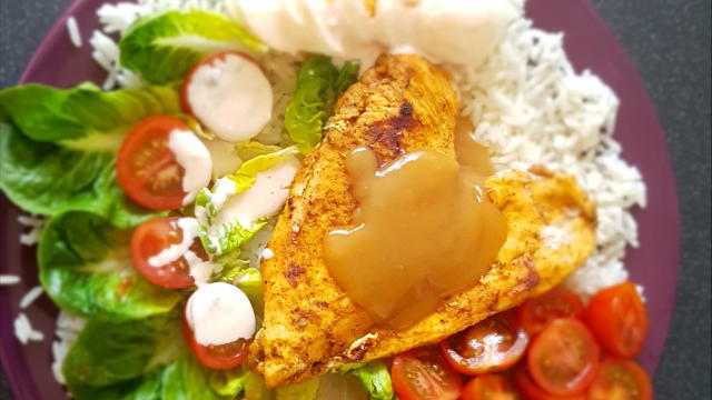 żna lekko rozbić przypraw dowolnie . Ja daję sól pieprz slodka papryka bazylia przyprawą do kurczaka łyżka oleju . Można wcześniej już je zmarynować. Będą smaczniejsze