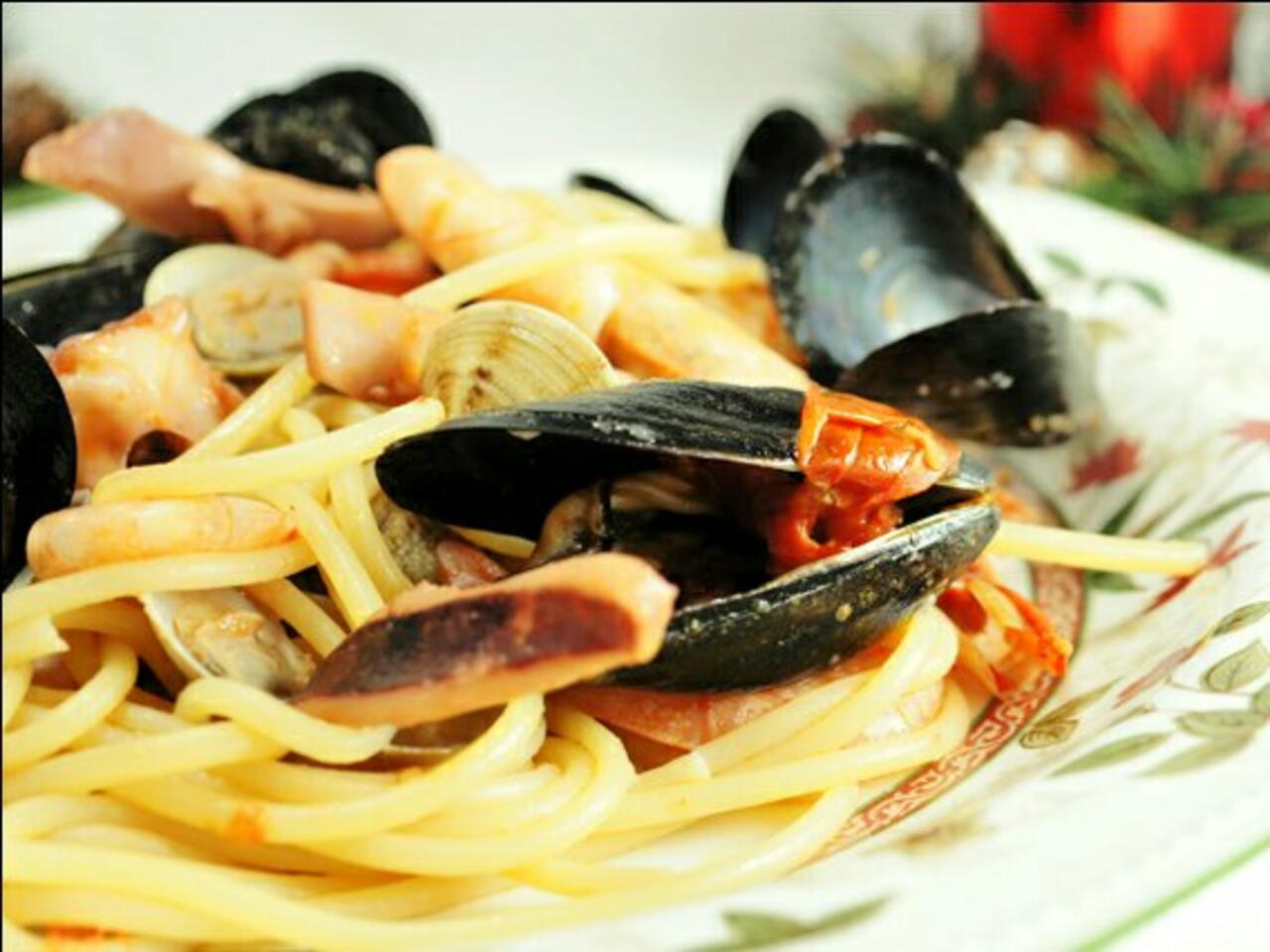 Ricetta di Pasta Ai Frutti di Mare | Video di Beatrice | Craftlog