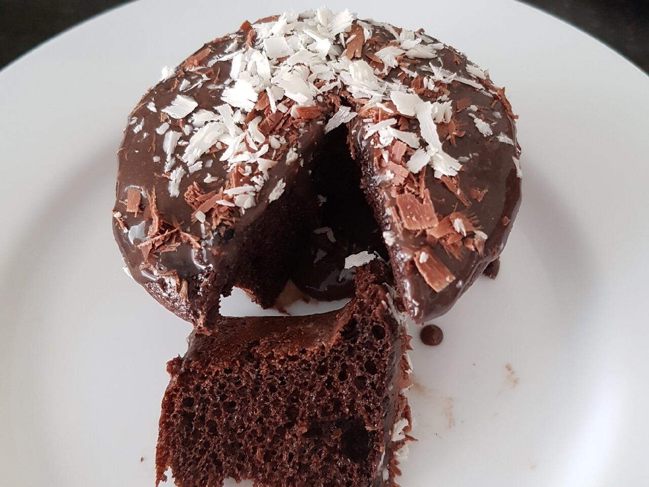 Bolo de chocolate sem forno - receita fácil e rápida